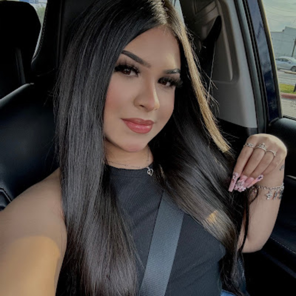 Meet your Posher, Anahi hernanadez